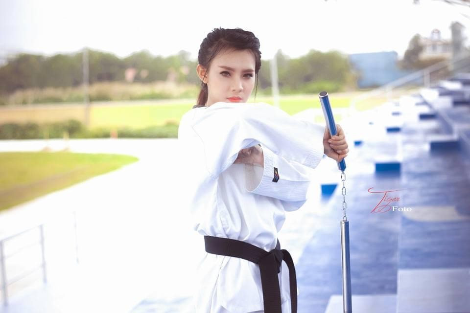 Những bước đi thành công đầu tiên với nghề người mẫu của đai đen nhất đẳng Taekwondo Kim Ngân