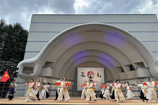 Điệu múa lấy cảm hứng từ truyện cổ tích Việt Nam được trình diễn tại Lễ hội Yosakoi - Nhật Bản